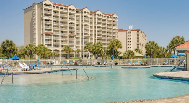 Апартаменты 3 Mi to Barefoot Landing: Condo w/ 2 Pools!