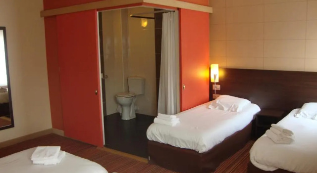 Семейный номер Standard Hôtel Inn Design & Restaurant Amiens