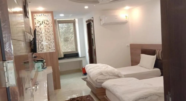 SVC INN Gwalior, Забронировать Отель Отели штата Махараштры 3 звезды, 3*