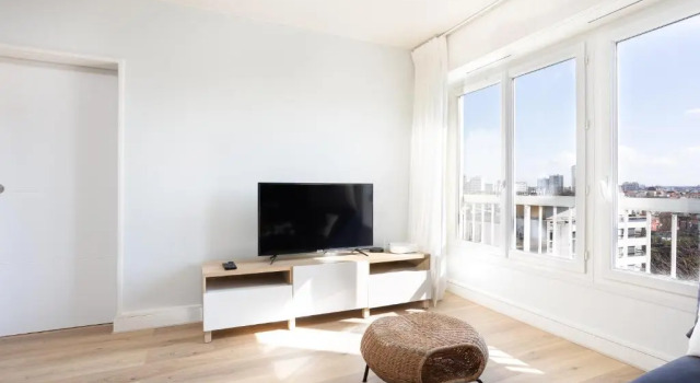 Renovated apartment metro, parking included, near Porte Versaille