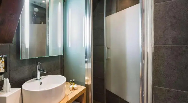 Четырёхместный полулюкс Hotel KLE, BW Signature Collection