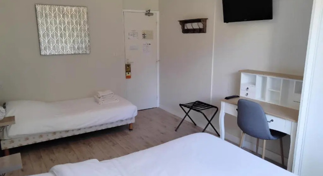 Трёхместный номер Standard Hôtel-Relais De Trefeuntec