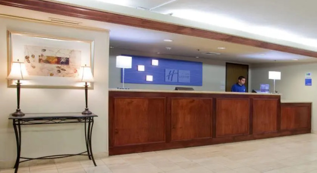 Holiday Inn Express Hotel & Suites Denver - Aurora, Varaa Hotelli Aurora Colorado