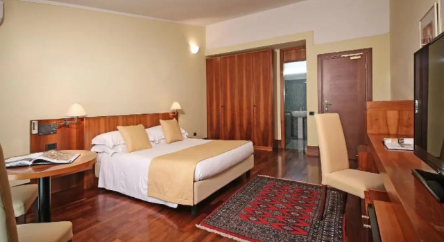 Трёхместный номер Standard с балконом и с видом на озеро Hotel Salò du Parc