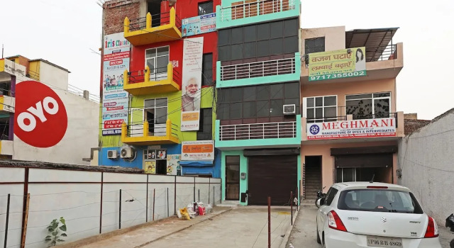 OYO 17293 Country Residency, Varaa Hotelli Faridabad Haryana