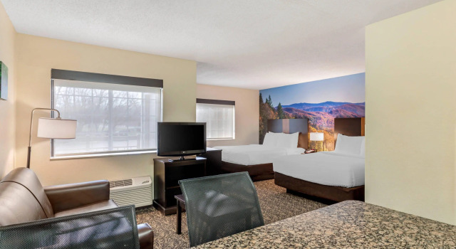 Четырёхместный люкс LeConte Hotel & Convention Center, an Ascend Collection Hotel