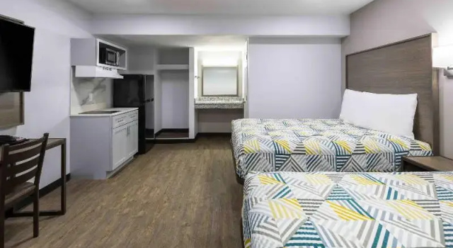 Люкс Studio 6 Hickory NC