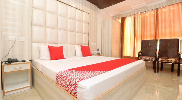 OYO 23460 The First Hotel, Varaa Hotelli Chandigarh 