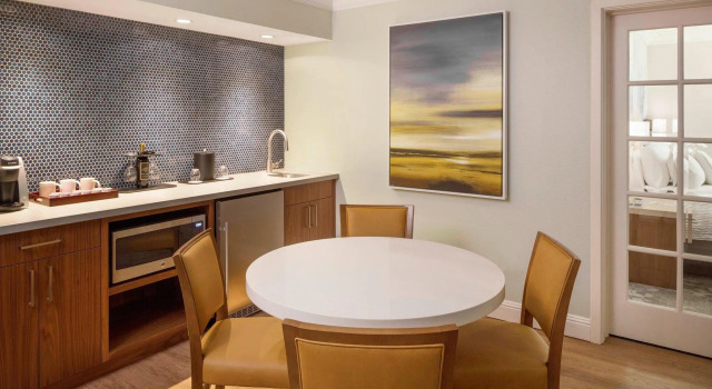 Двухместный люкс с 2 комнатами Courtyard Palo Alto Los Altos