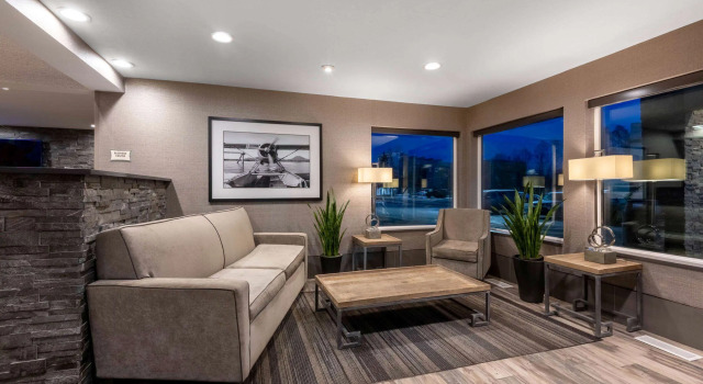 La Quinta Inn & Suites by Wyndham Anchorage Airport