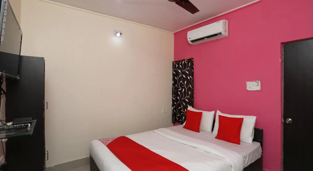 OYO 19556 Hotel Puri Inn