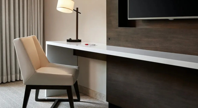 Клубный люкс c 1 комнатой Bethesda Marriott