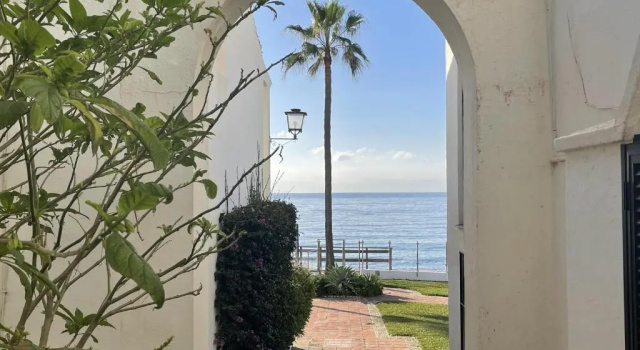 Коттедж с 2 комнатами Dona Lola Macarena - Beautiful Frontline beach house between Fuengirola and Marbella - CS100
