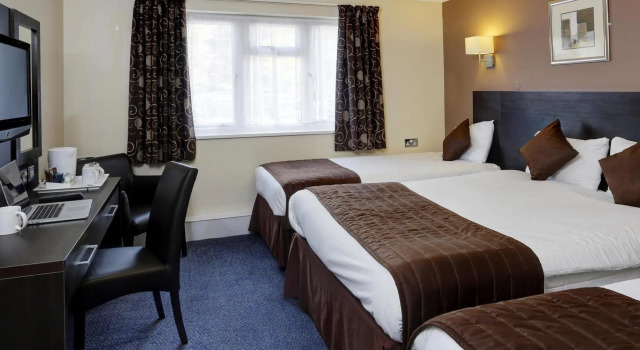 Семейный номер Standard Best Western Carlton Hotel