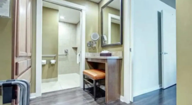 Private One Bedroom Condo on Golf Course, free parking, Book Hotel Phoenix 