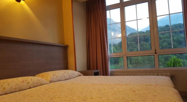Трёхместный номер Standard Hotel Naranjo De Bulnes