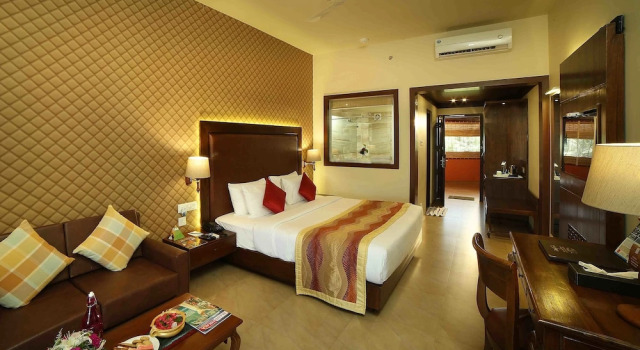 Номер Standard с балконом и с видом на бассейн Uday Samudra Leisure Beach Hotel & Spa