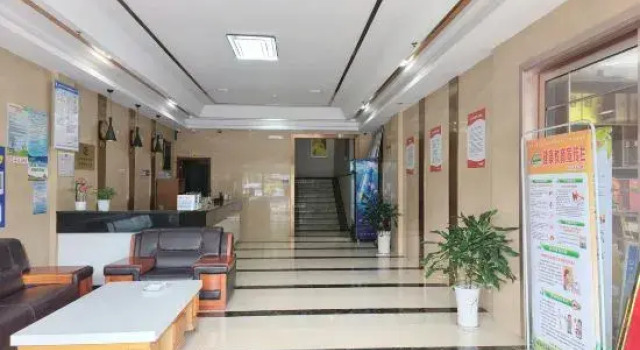 China Youth International Hotel, Rezervovat Hotel Hotely v Linchuan s parkováním, Parkování