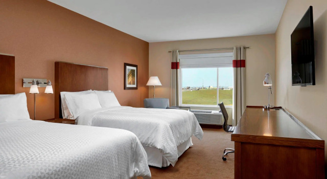 Четырёхместный номер Standard Four Points by Sheraton Sherwood Park