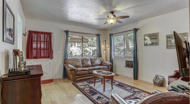 Bloody Basin Pine 2 Bedroom Cabin by Redawning, Book Hotel Hoteller i Pine med parkering, Parkering