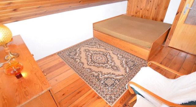 Charming Chalet in Cervená Recice With Fireplace, Rezerwuj Chalet Domki letniskowe w Central Bohemia, Domek