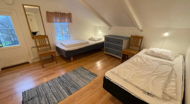 Spacious Holiday Home for 8, Book Vacation Home  