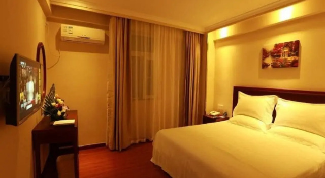 GreenTree Inn Sanya Hexi District Chunyuan Seafood Square Express Hotel, Rezervați Hotel Hoteluri în Hainan cu parcare, Parcare