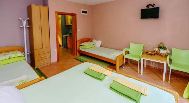 Apartments Wild Beauty, Book Apartment Hotels in Sutomore with Breakfast, Breakfasts
