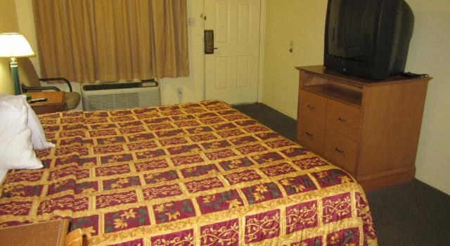 Deluxe Inn Irving, Забронировать Отель Ирвинг Dallas - Fort Worth Metropolitan Area, рядом с Irving Health Center