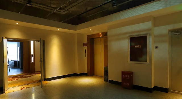 James Joyce Coffetel·Shenyang North Railway Station Shifu Square, Rezervasyon Otel Shenhe 