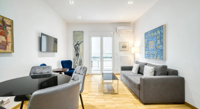 Stylish, Sunny New 2 Bedroom, Prime Central Athens