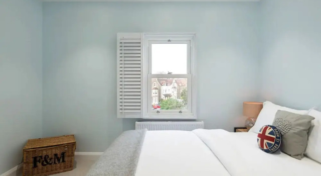 Modern And bright 1 Bedroom Apartment in Ealing, Varaa Huoneisto Asunnot kohteessa Merseyside, Huoneisto