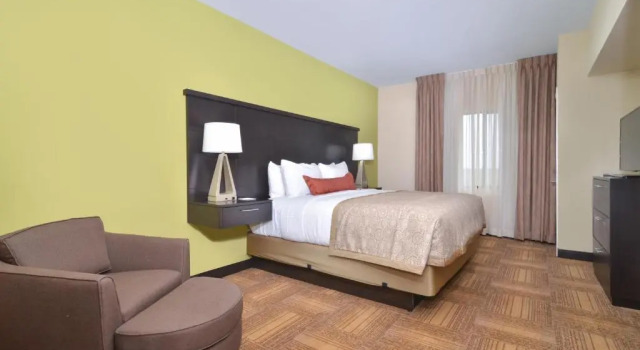 Двухместная студия люкс with Roll In Shower Accessible Staybridge Suites Tomball - Spring Area by IHG
