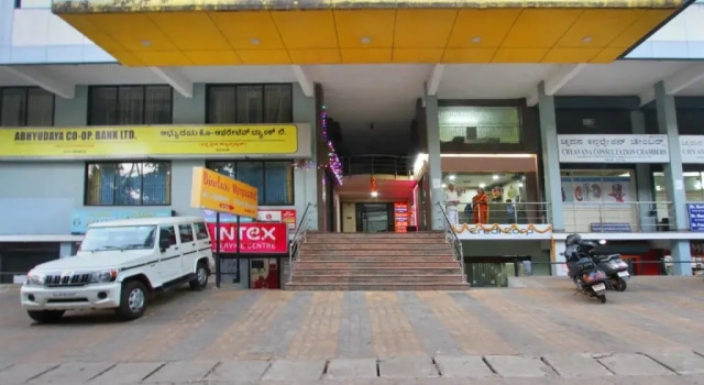 Shambhavi Hotels By OYO Rooms
