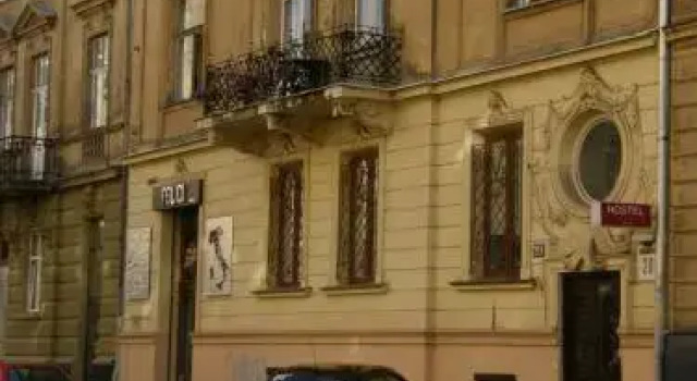 Cat's house Хостел, Забронировать Хостел Хостелы Львова, рядом с Музей древней украинской книги, Хостел