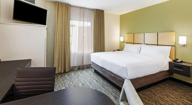 Двухместный люкс Candlewood Suites Lenexa - Overland Park Area by IHG