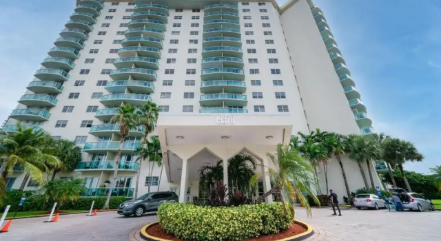 Апартаменты с 2 комнатами Sunny Isles Ocean Reserve Condo Apartments