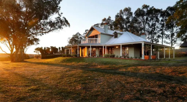 Коттедж с 4 комнатами Spicers Vineyards Estate