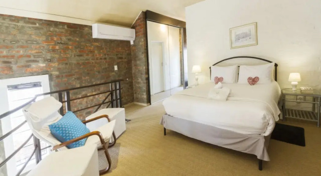 Chic Loft In The Heart Of Cape Town, Забронировать Отель Отели Кейптауна с бассейном, рядом с MyCiTi Station Waterfront, Бассейн