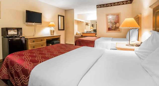 Четырёхместный номер Standard Econo Lodge Inn & Suites Kalispell - Glacier National Park Gateway