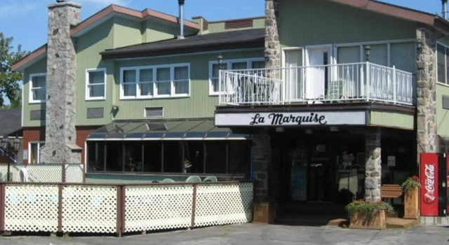 Hotel Motel La Marquise, Book Motel Hotels in Eastern Townships with a Pool, Swimming Pool