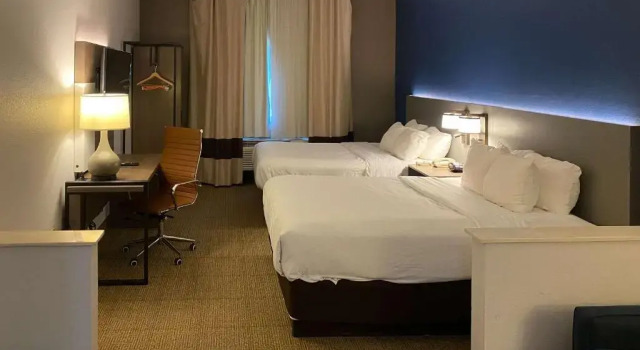 Четырёхместный люкс Spark by Hilton Round Rock