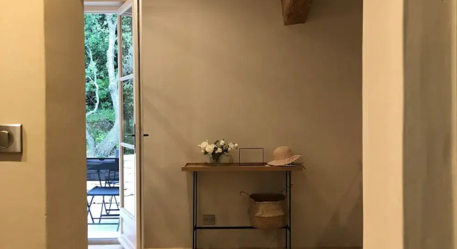 Modern Holiday Cottage With Swimming Pool and Close to Beautiful Saint-remy-de-provence, Rezerwuj Dom wakacyjny Hotele w Carros z basenem, Basen