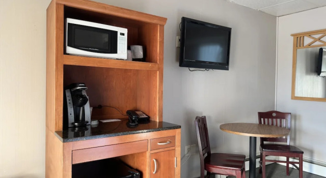 Четырёхместный номер Standard Colonial Valley Motel
