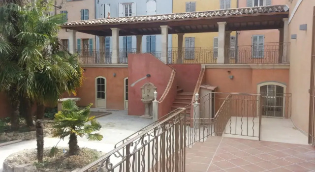 Hostellerie de Cotignac, Забронировать Отель Котиньяк Green Provence