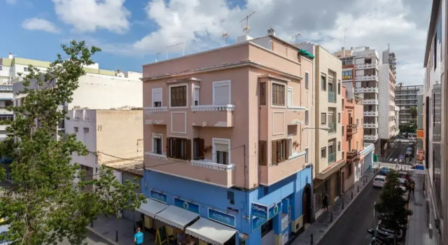 Апартаменты Bright with terrace next to the beach