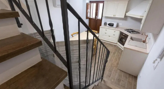 casa 160 mq 3 piani, ristrutturato e terrazza con vista