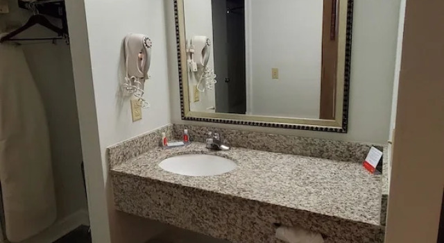 Четырёхместный номер Standard Stonewood Inn & Suites of Carrollton - Smithfield