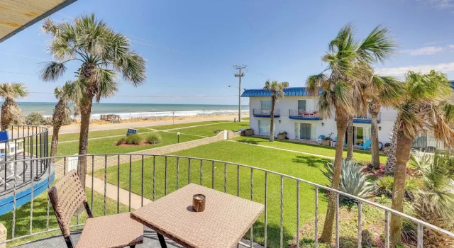 Апартаменты с 2 комнатами с балконом Oceanfront Ormond Beach Condo: Patio, Pool Access!