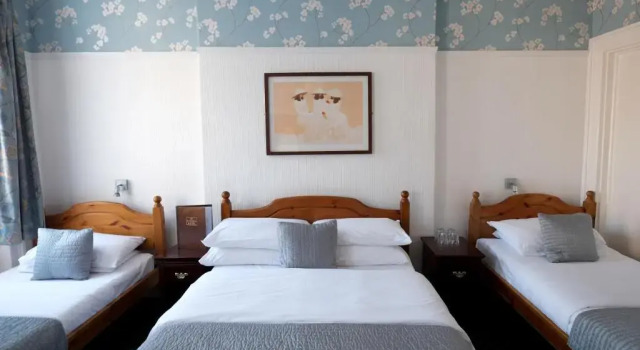 Четырёхместный номер St Athans Hotel